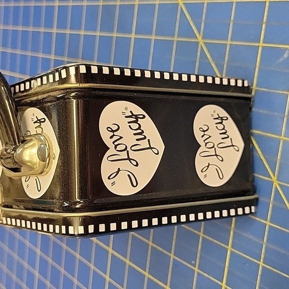 I Love Lucy Tin 7" x 5" x 3", Handled Box - Picture 4 of 8